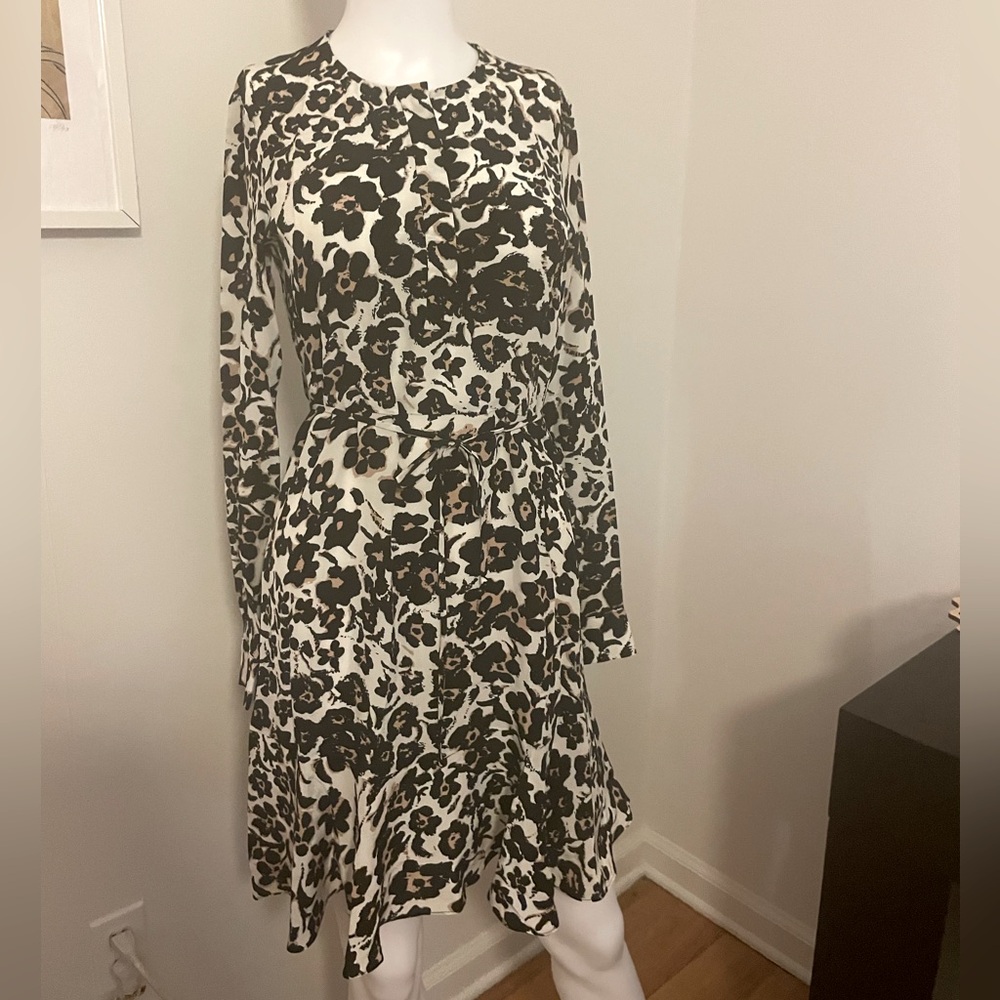 DVF 100% Silk Floral Black Pink and White Mini Flare Dress Long Sleeve Size 2
